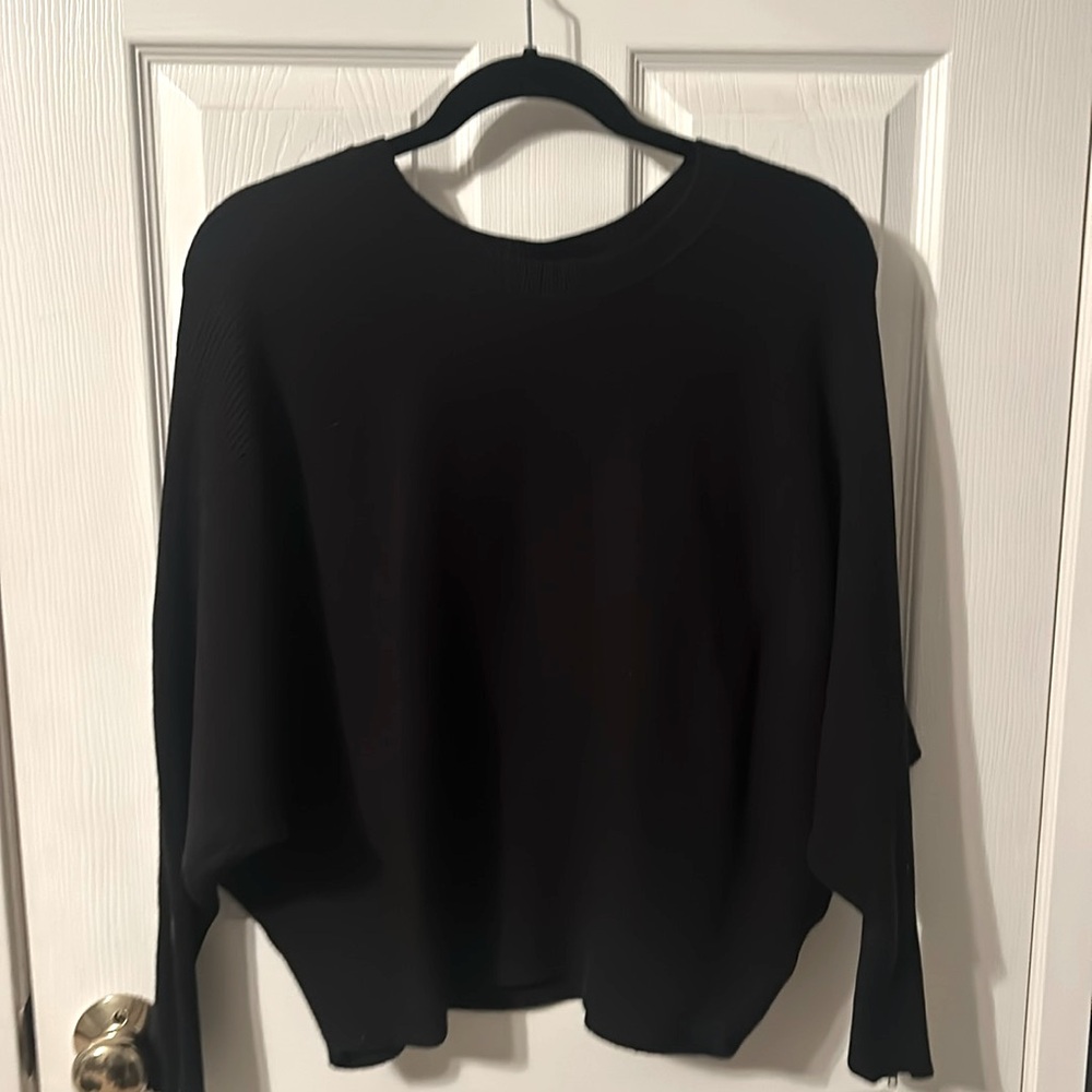 Black size L batwing sweater by Philosophy